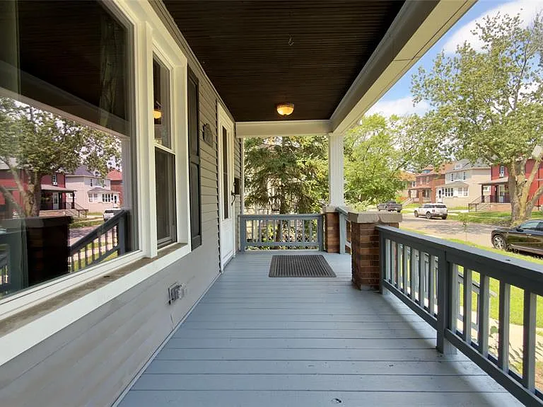 130 Elm St — Photo 4