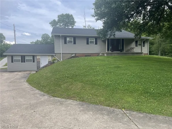 705 Roth Rd, Parkersburg, WV 26104