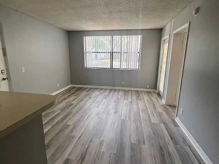 752 Executive Center Dr #110-11-110 — Photo 3