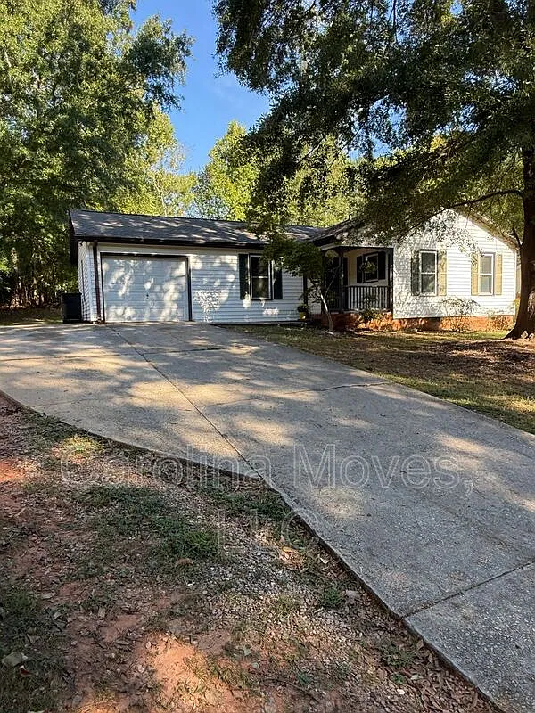 3 bed, 2.0 bath, 1364 sqft, $1,649 — Photo 1