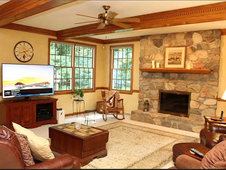 7217 Pine Tree Ct — Photo 3