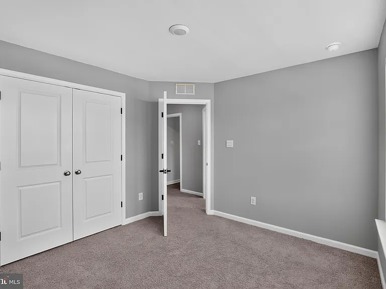 491 N Palace Dr — Photo 28