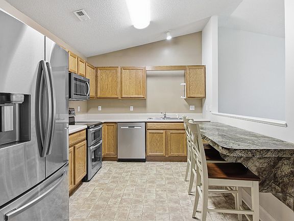 5th image of 804 Garcia Way