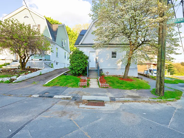 2 Oakland Ave — Photo 23