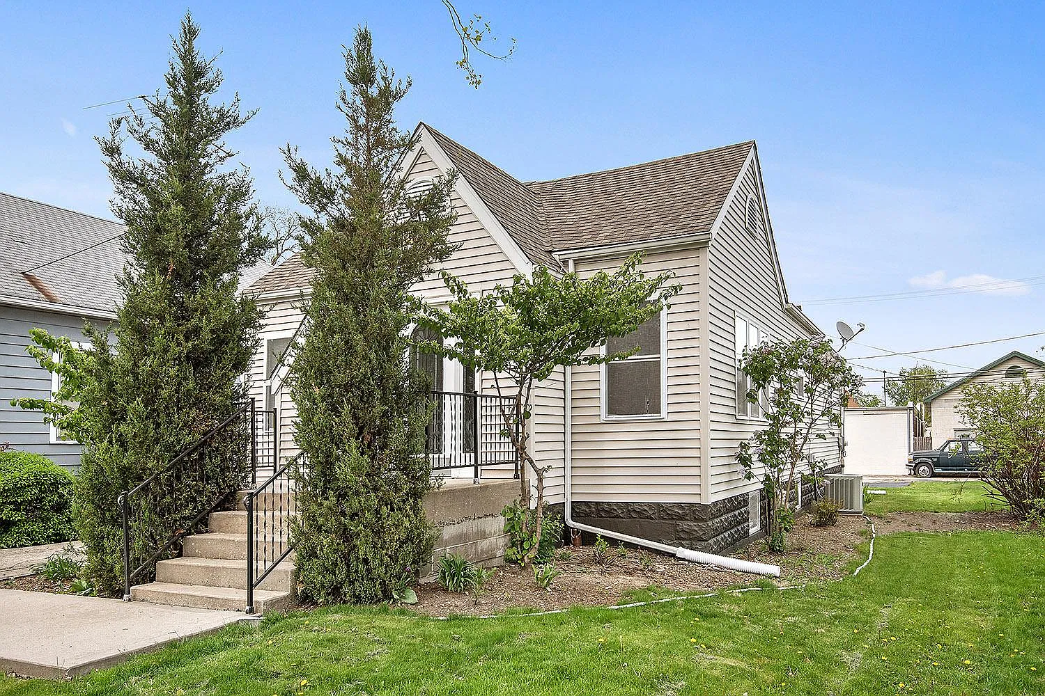 1203 Colorado Ave — Photo 2