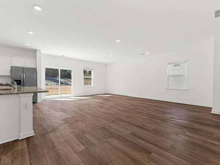103 Dewitt Dr — Photo 10