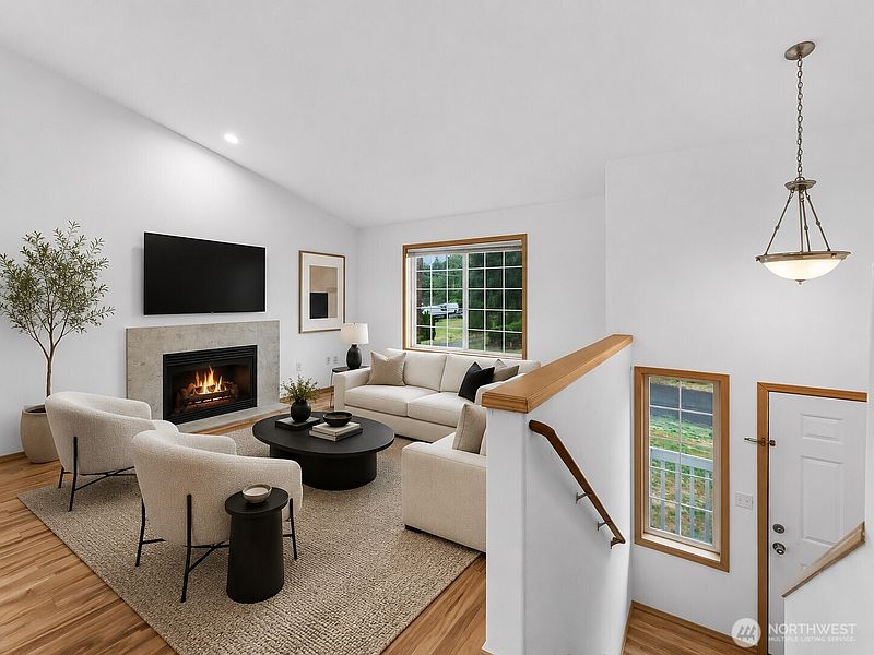 5th image of 426 Comet Street