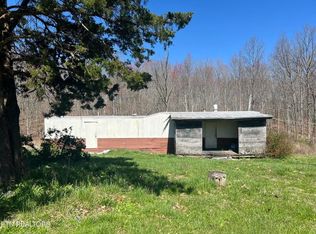 1051 Pearl Hinds Rd, Jamestown, TN 38556