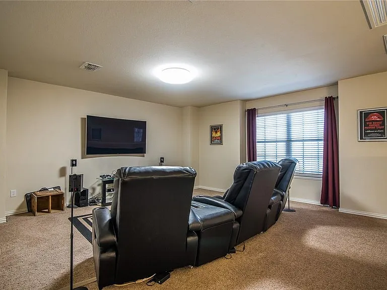 1412 Kittyhawk Dr — Photo 23
