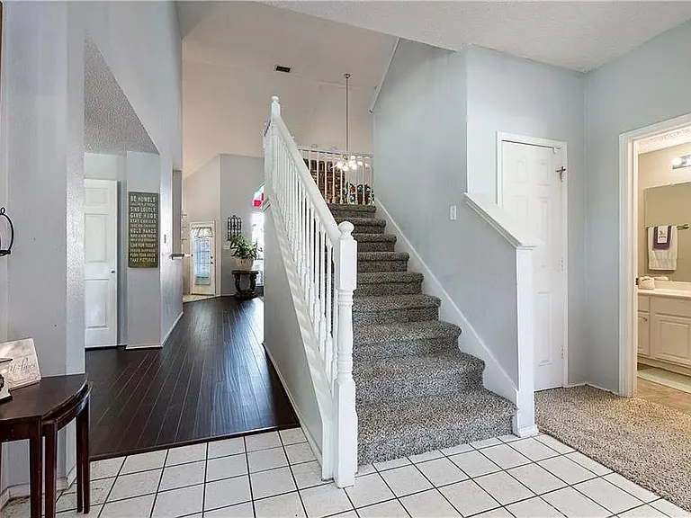 2409 Homestead Dr — Photo 2