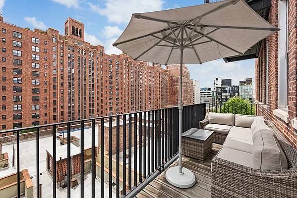 Sold by Bond New York | media 25