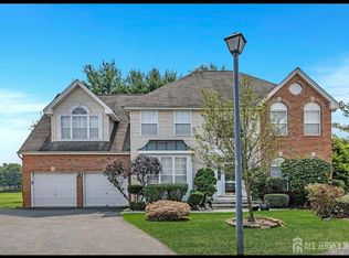 46 Pin Oak Dr, North Brunswick, NJ 08902