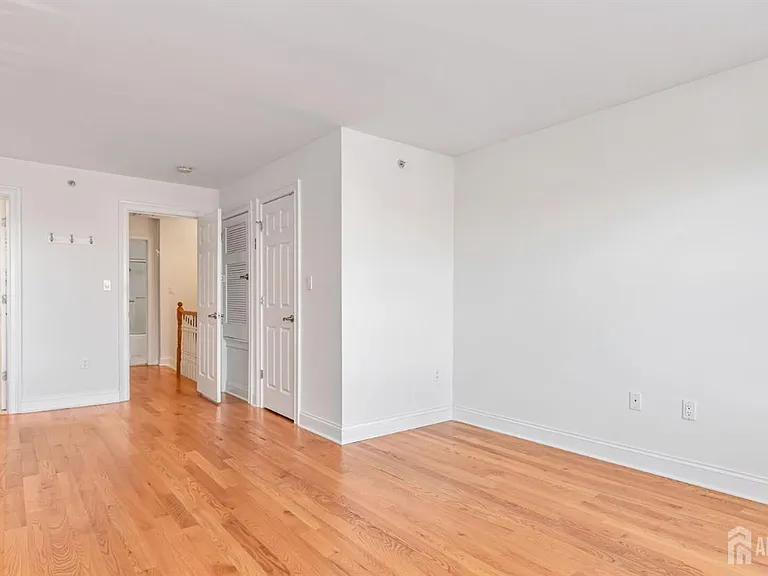 112 N Broadway St #C — Photo 27