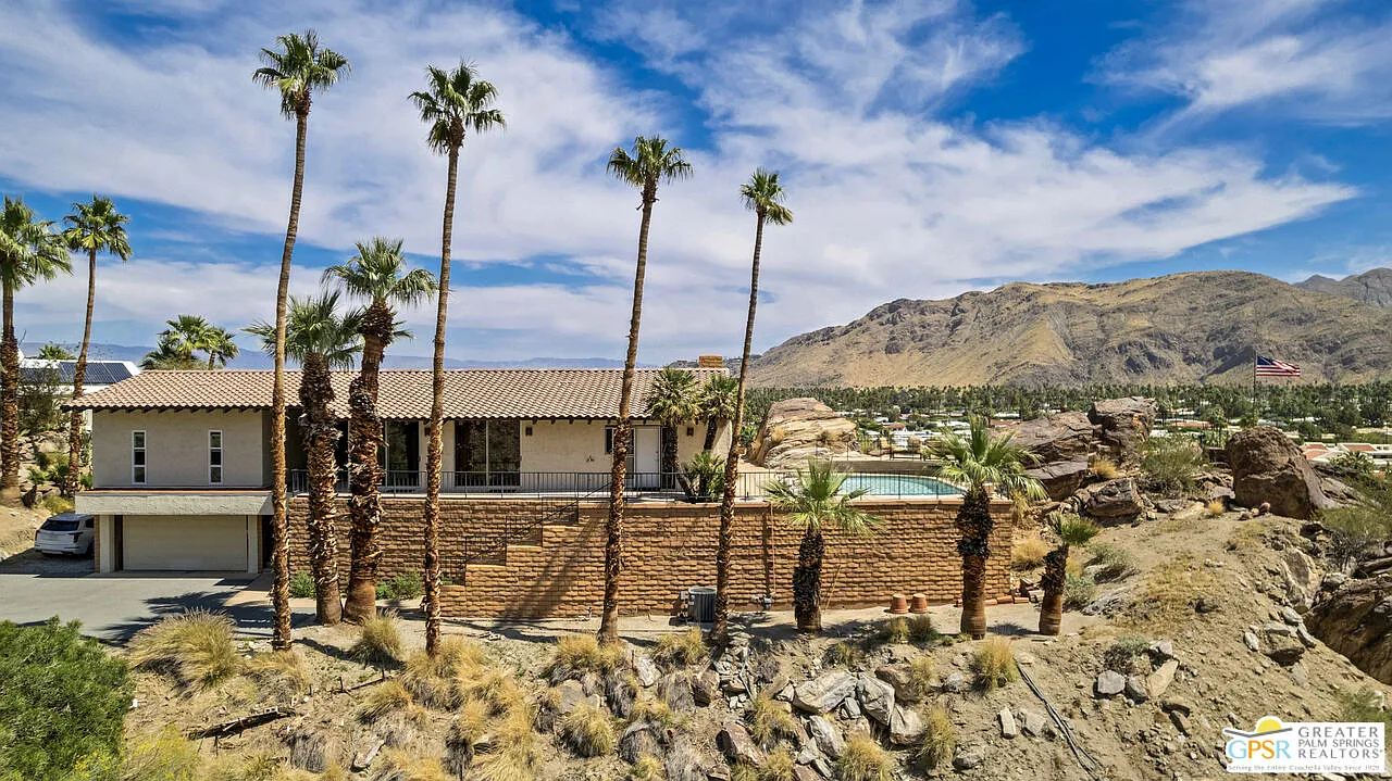 3 bed, 3.0 bath, 2120 sqft, $7,000 — Photo 2