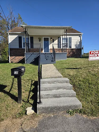 135 Kingsolver St Photo 1