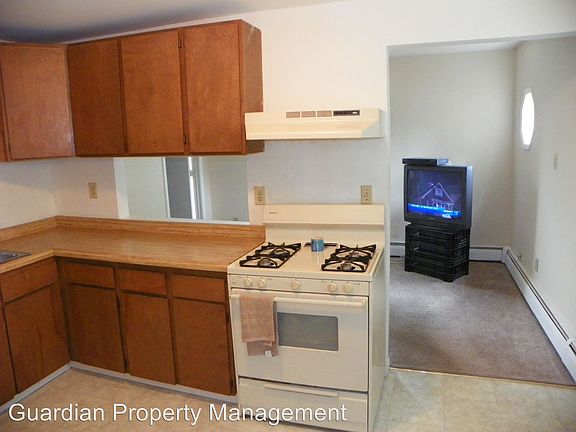 3rd image of 1014 Pacific St APT 2