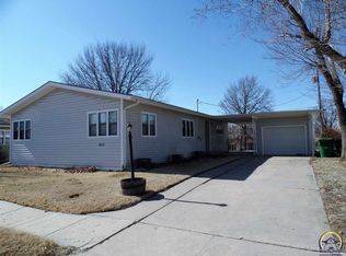 6814 SW Glengate Ln, Topeka, KS 66619
