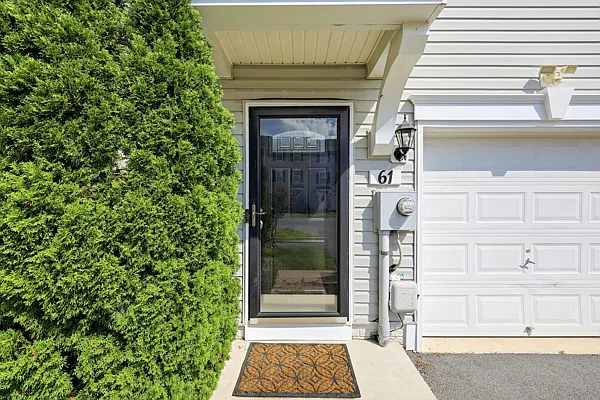 3 bed, 3.5 bath, 1951 sqft, $1,900 — Photo 2