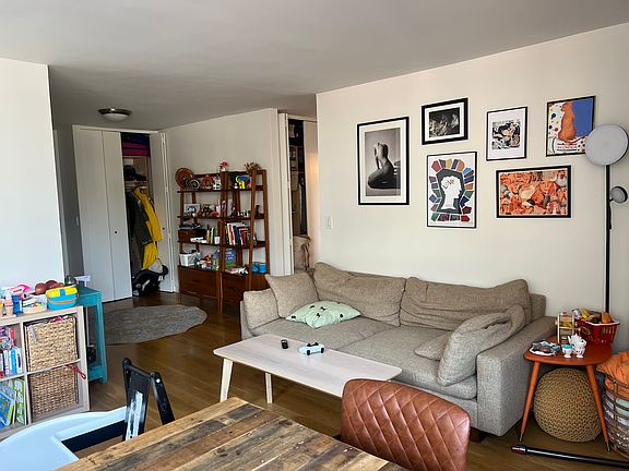 3rd image of 247 W 87th St #9E