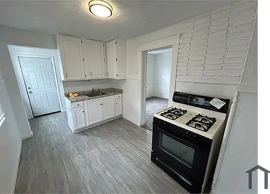 2 bed, 1057 sqft, $1,367 — Photo 3