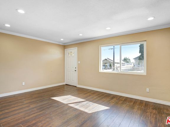 4th image of 1112 W 6th St