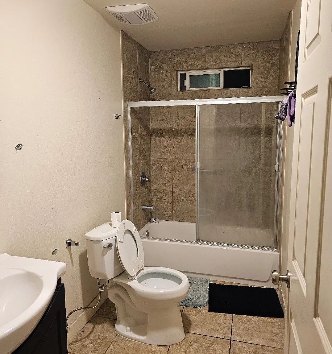 1 bed, 1700 sqft, $1,100 — Photo 3