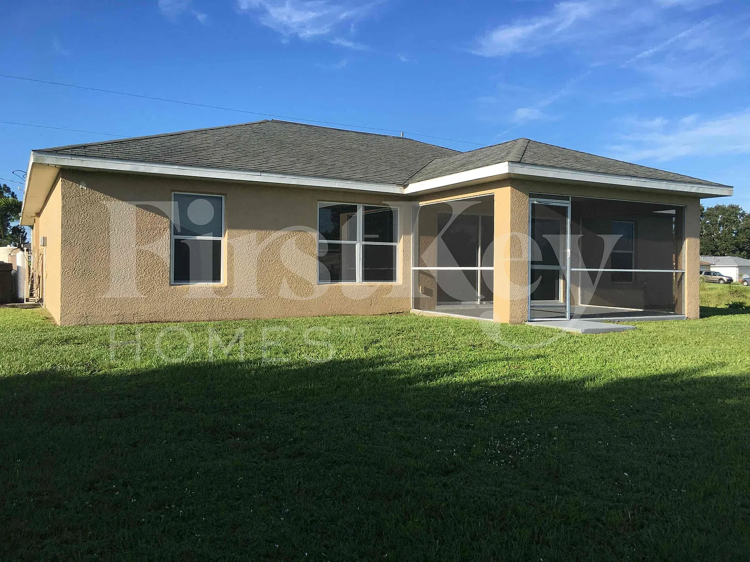 3 bed, 2.0 bath, 1472 sqft, $2,070 — Photo 2