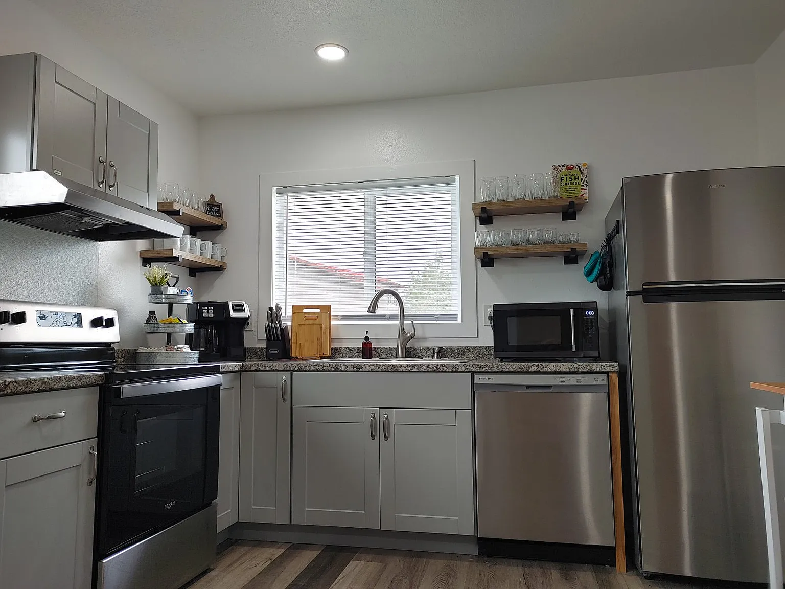 4 bed, $2,500 — Photo 4