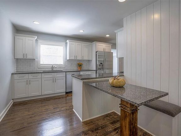 3rd image of 5301 W 72nd St