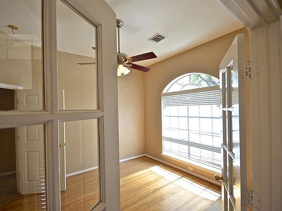 4th image of 2102 Canyon Crest Dr