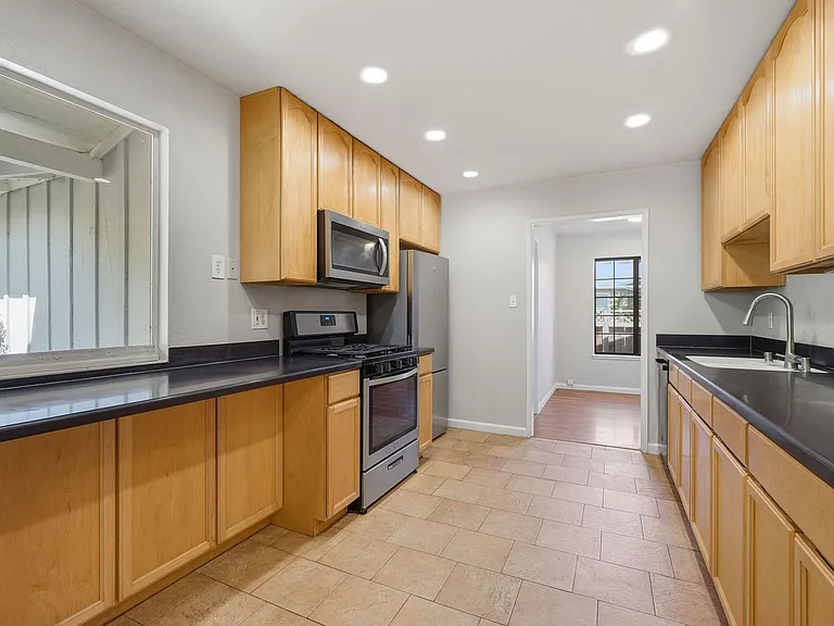 1835 Sandalwood Dr — Photo 2