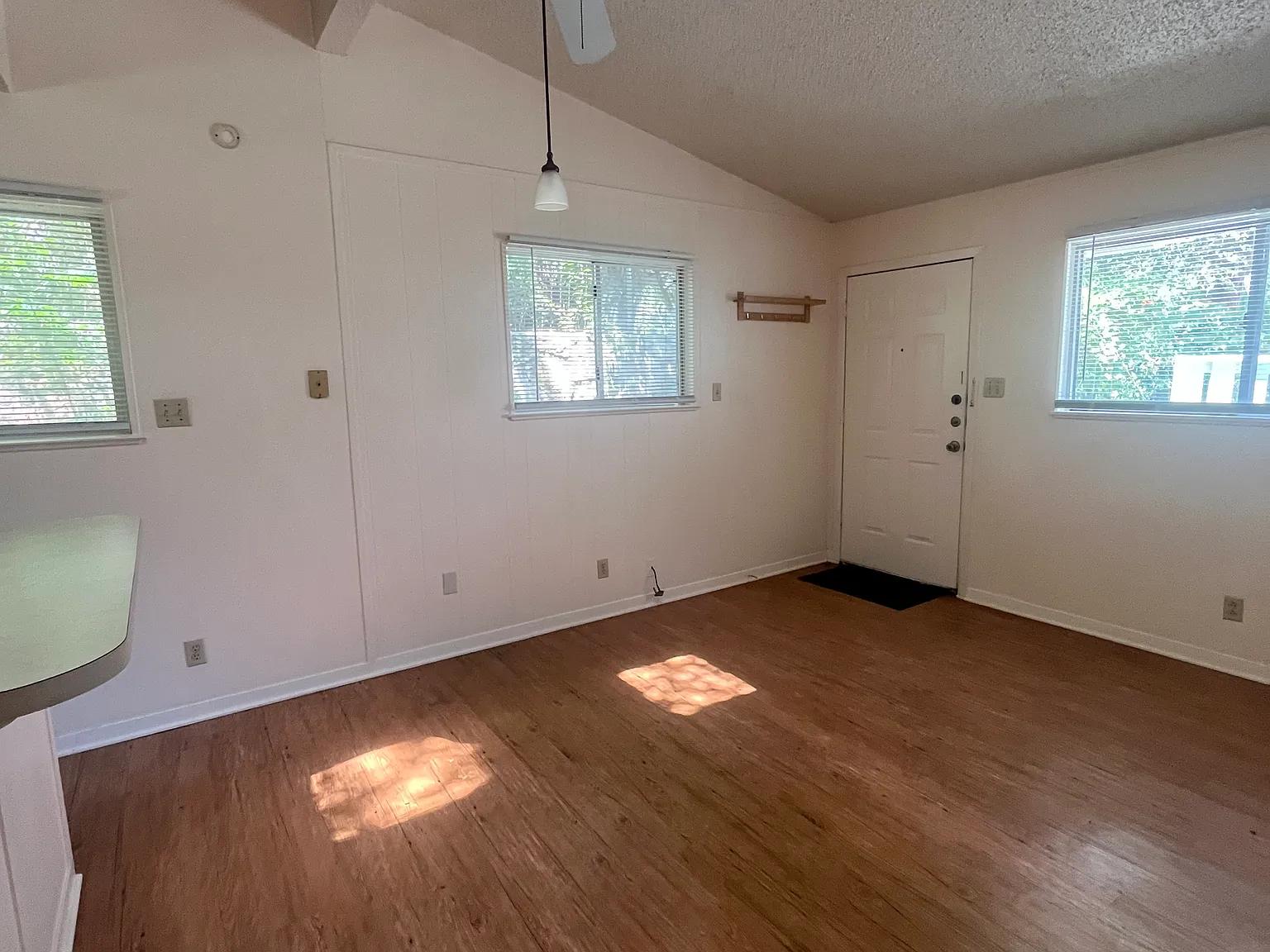 2 bed, 650 sqft, $1,550 — Photo 3