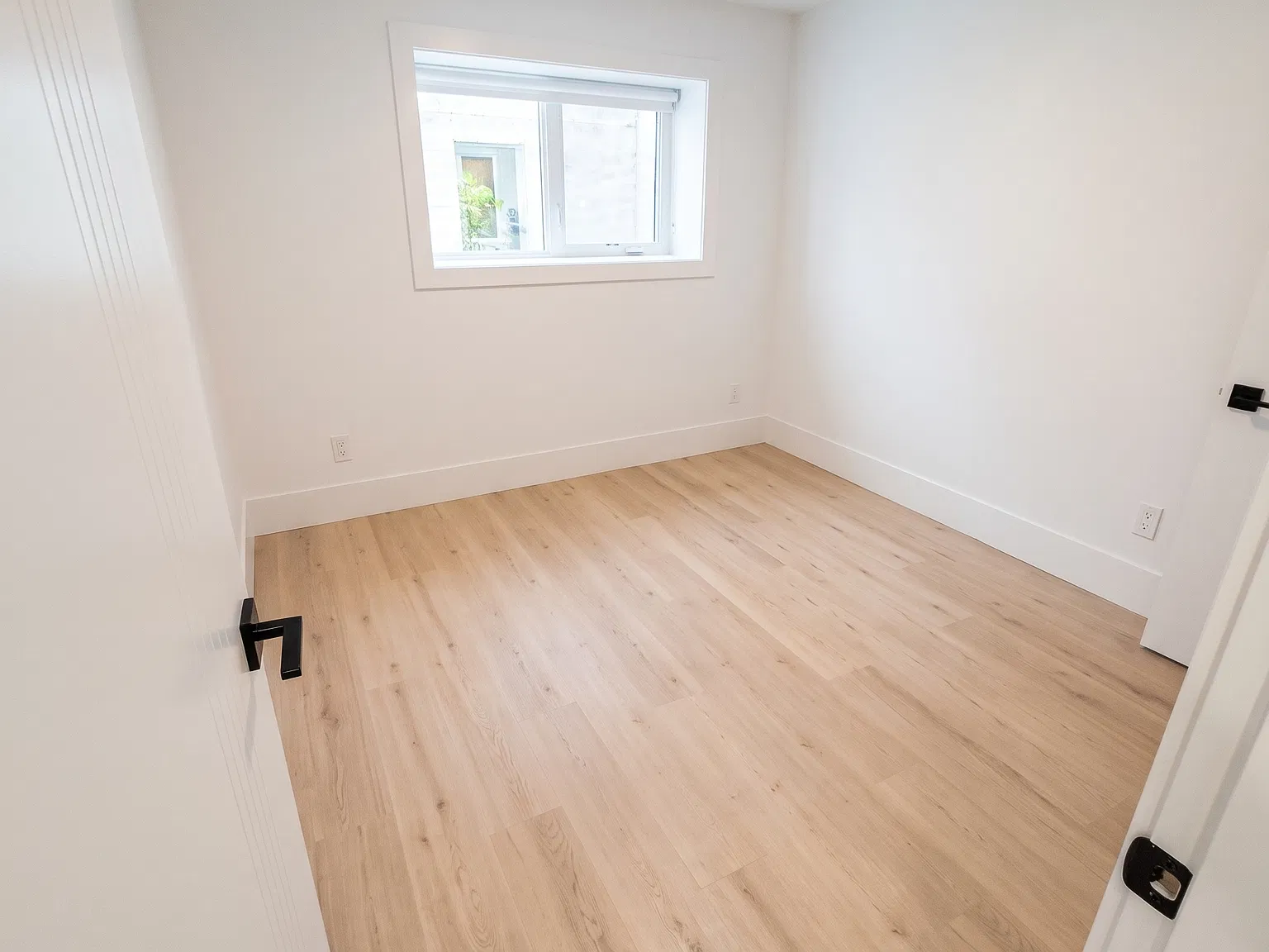 2 bed, 700 sqft, $2,300 — Photo 4