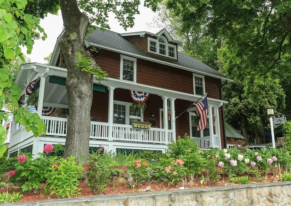 1st image of 18 Thorn Avenue