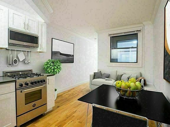 4th image of 440 W 47th St APT 2d