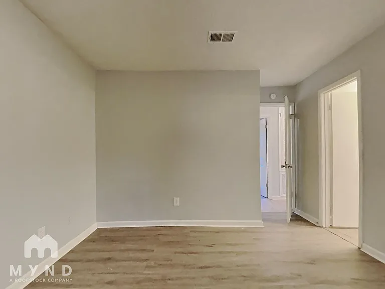 3047 Brook Hollow Dr — Photo 9