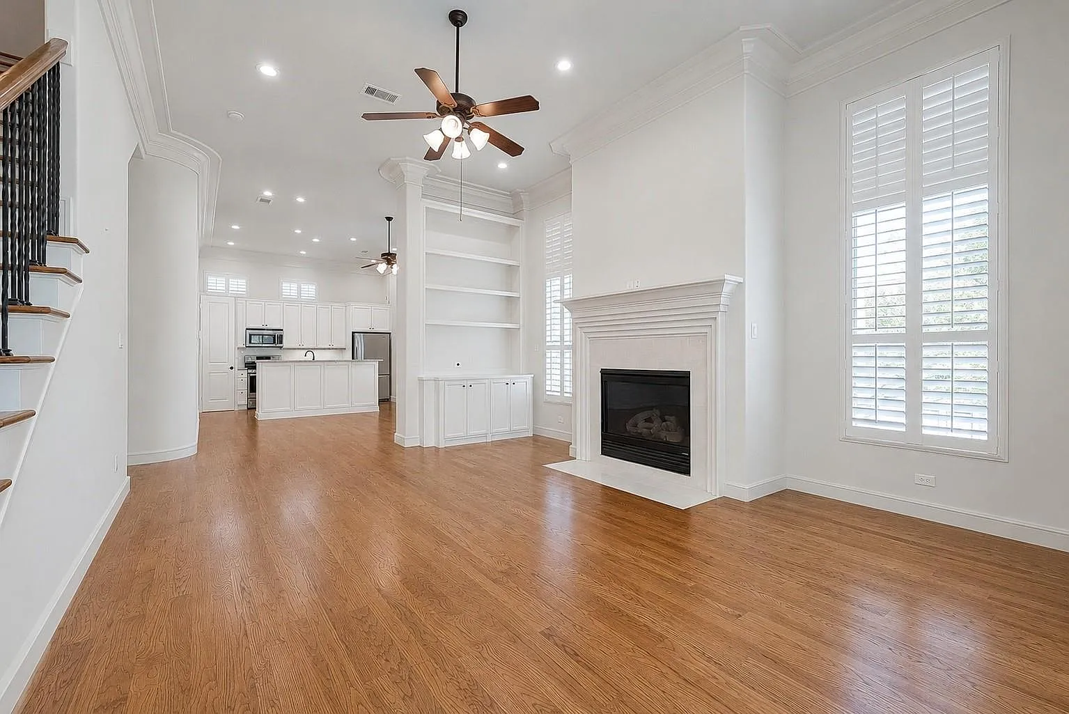 3 bed, 3.5 bath, 2512 sqft, $3,990 — Photo 3