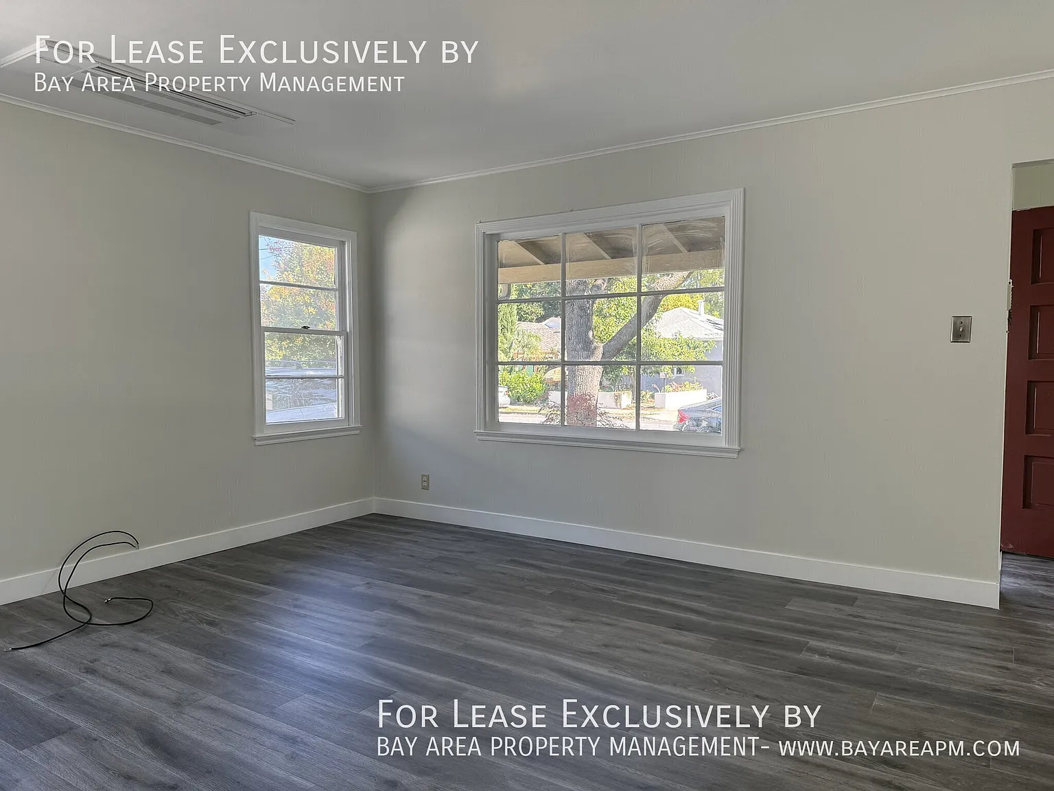 Cute 2BR + office, 1 BA Home near Woodside Plaza — Photo 2