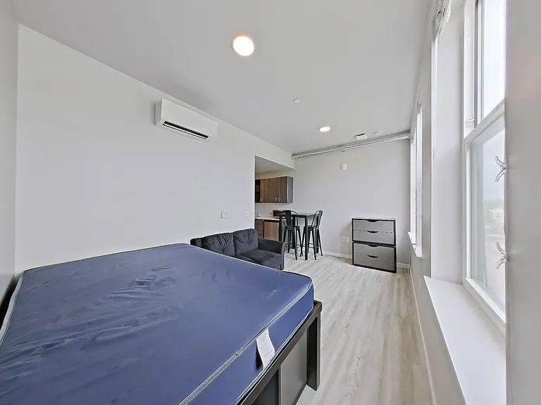 Ferry Street Flats - Modern Studios and Lofted units right by campus! — Photo 27