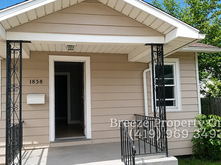 1838 Duncan Rd — Photo 1
