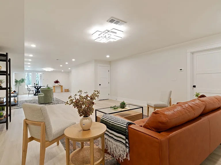 1240 Kenmore Pl — Photo 72