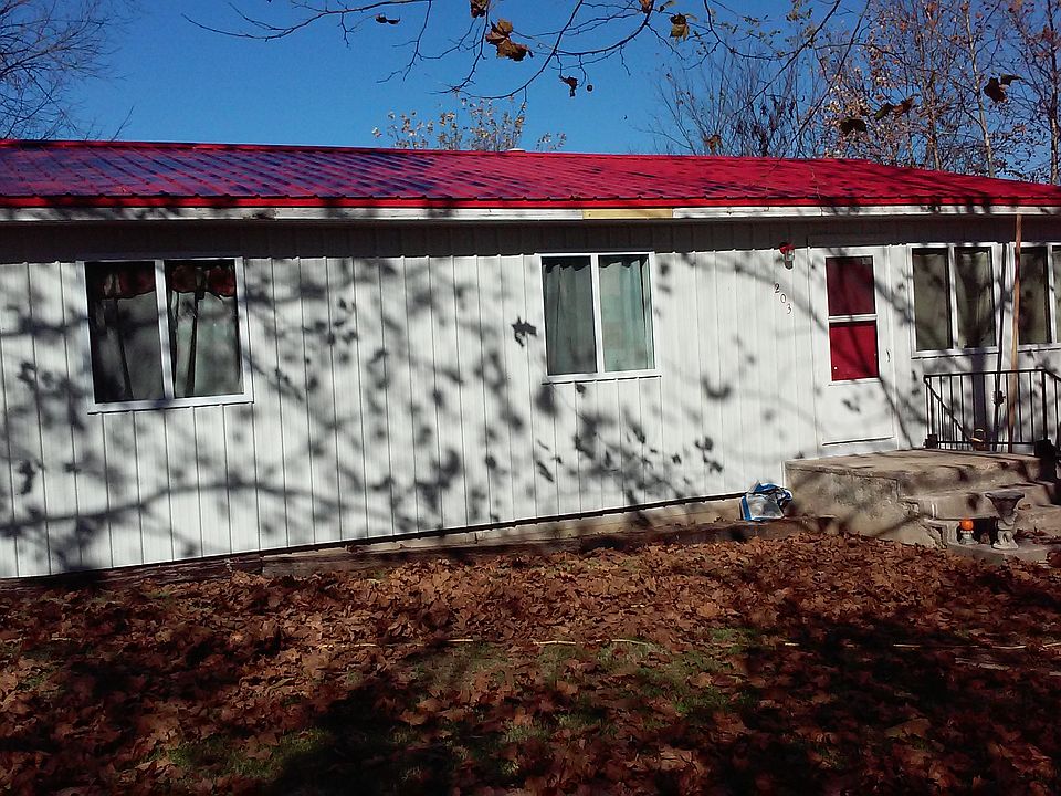 2nd image of 203 E Dallas St