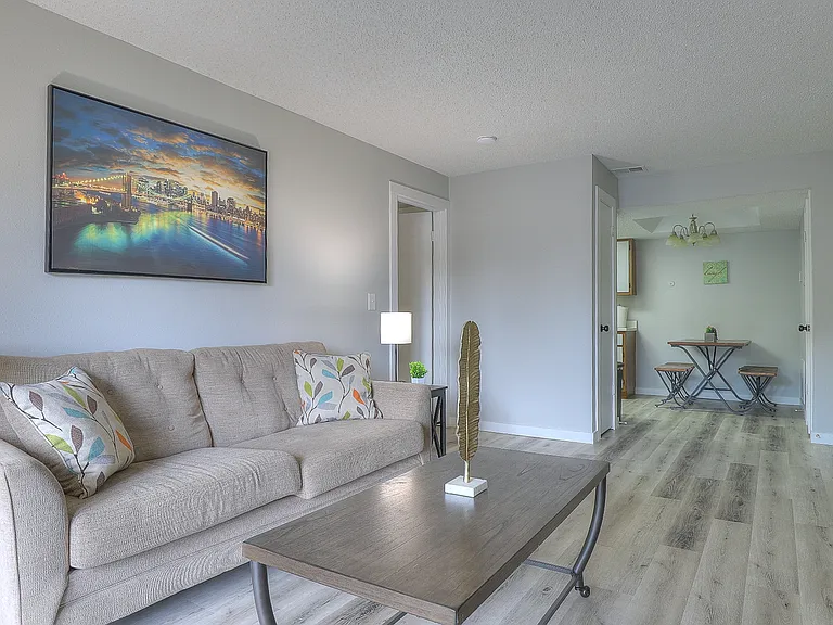 2480 N Graceland Ave #8 — Photo 5