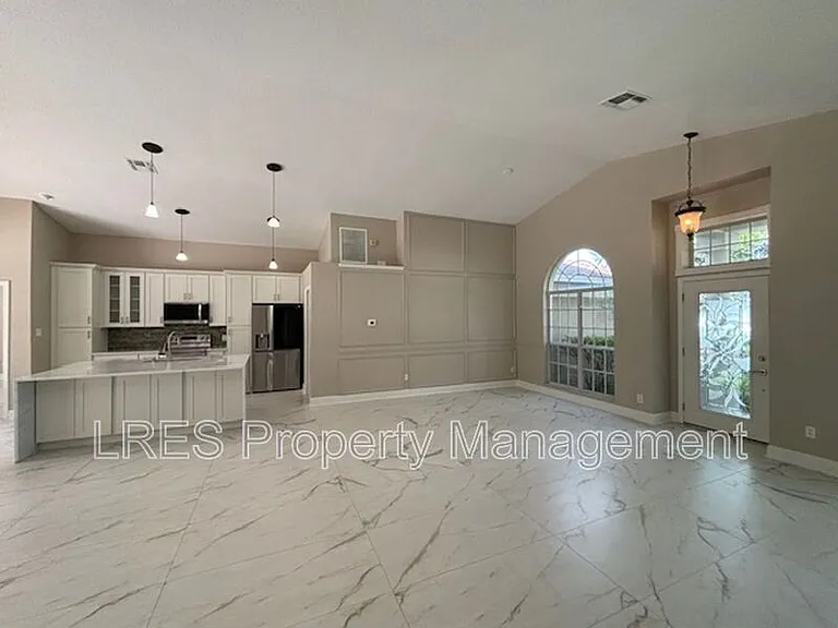 1028 Kerwood Cir — Photo 30