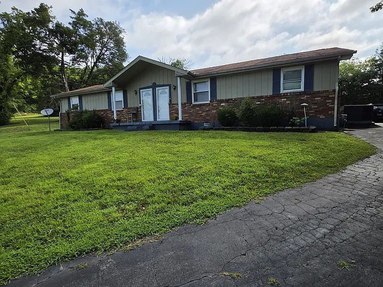 865 Louisville Hwy #B — Photo 7