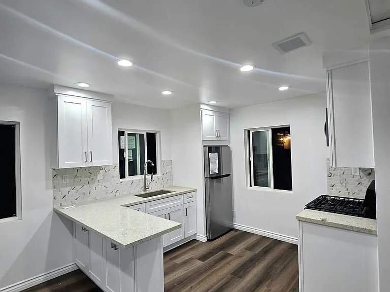 10208 Wadsworth Ave — Photo 4