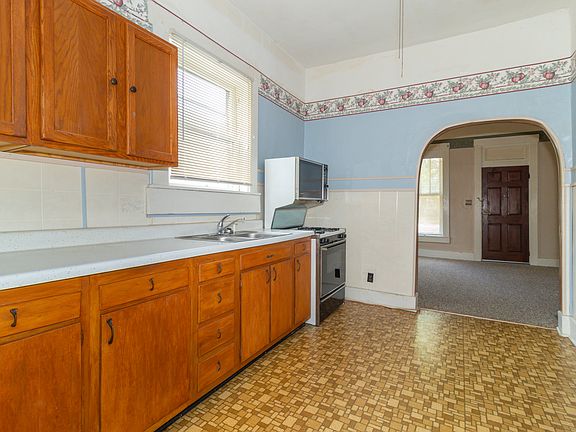 4th image of 1014 S Miller St