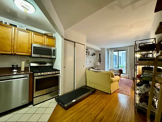 Rented by J PRESTON AND ASSOCIATES INC | media 7