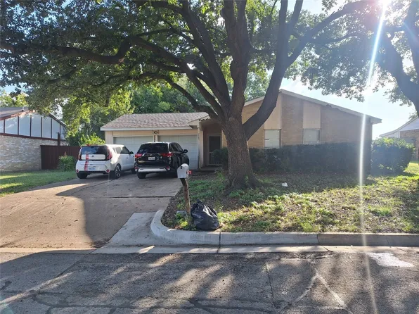 2305 Clint Ct, Arlington, TX 76014