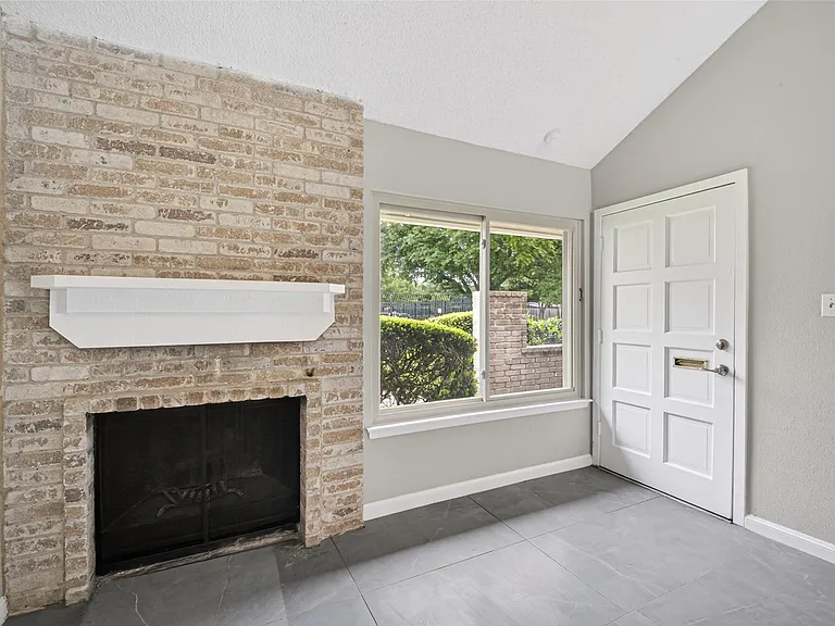 2340 Woodland Park Dr #113 — Photo 9